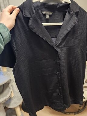 Banana Republic Black Short-Sleeve Button-Down Shirt